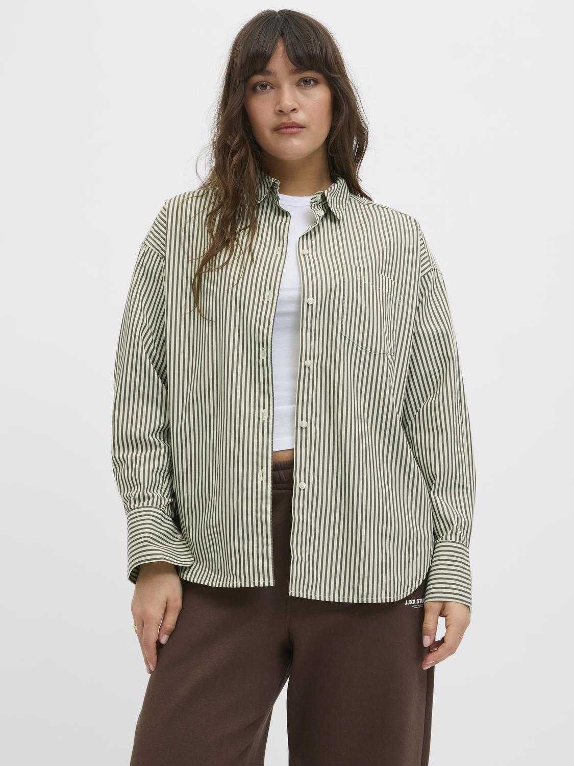 model_shot-front